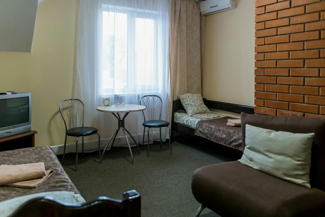Hotel-Restaurant Complex S Legkim Parom Бровары Экстерьер фото